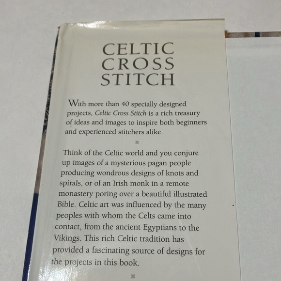 Book - Celtic Cross Stitch by Anne Orr & Lesley Clarke 2001 - Picture 3 of 16